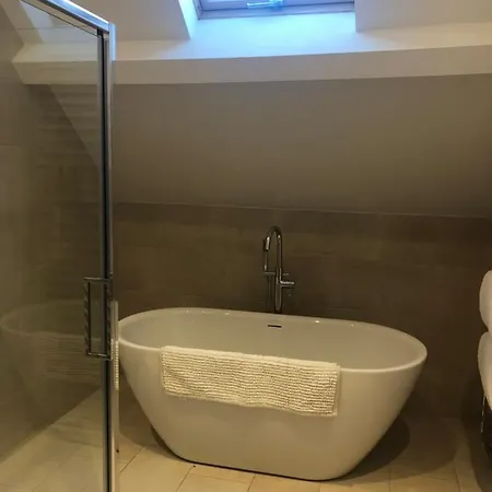 The Fox Hall فندق *