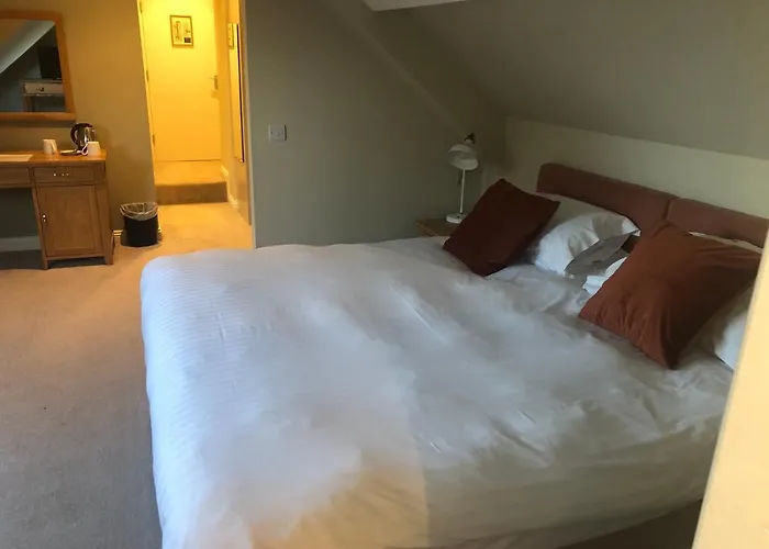 The Fox Hall * Ravensworth